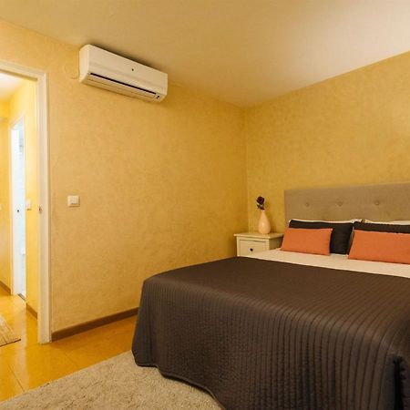 Pajaritos Suite Apartment - Private Parking Included Sevilla Exteriör bild