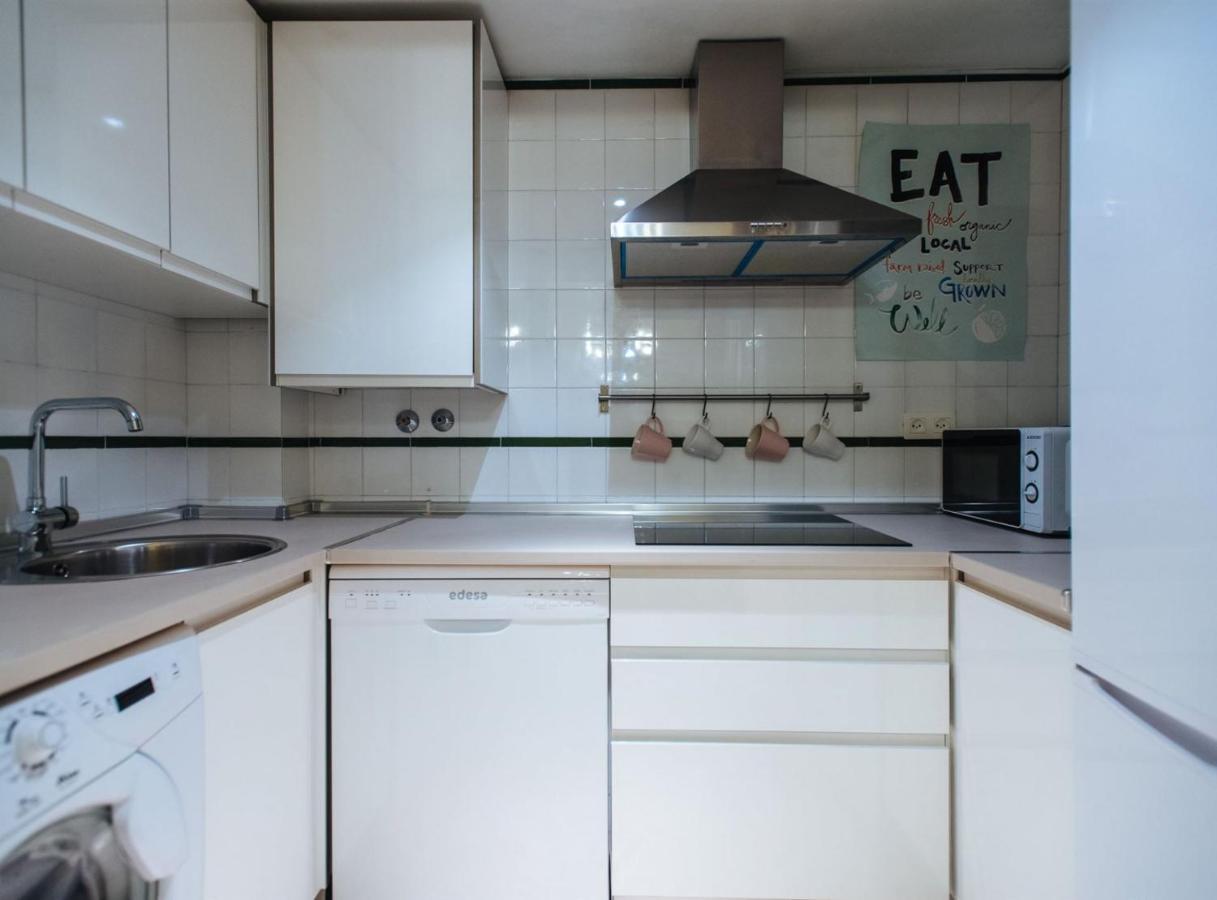 Pajaritos Suite Apartment - Private Parking Included Sevilla Exteriör bild